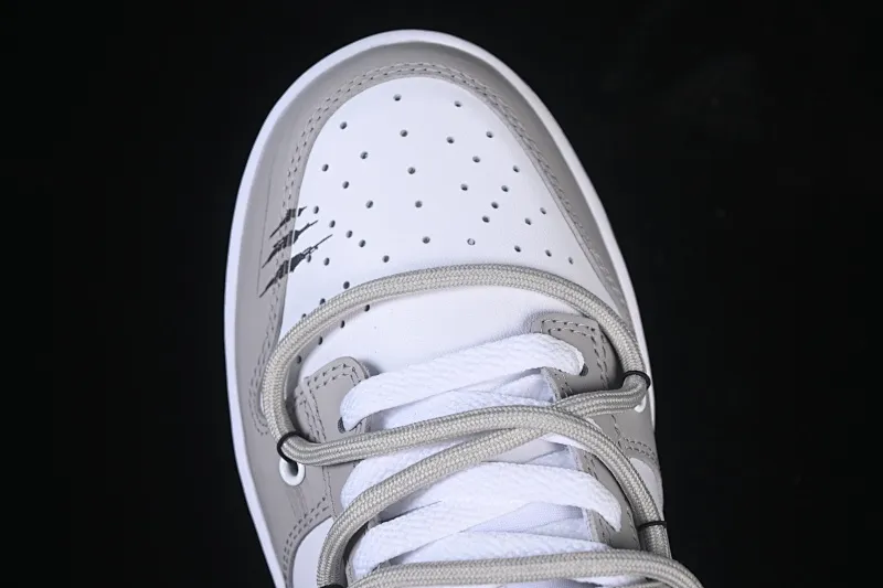 All Categories Nk SB Dunk Series Nk SB Dunk Low High-end Customized Low-top Shoes Nike SB Dunk Low "Just Do It" Straps Anniversary High-end Customized Low-top Casual Shoes HF5441-111